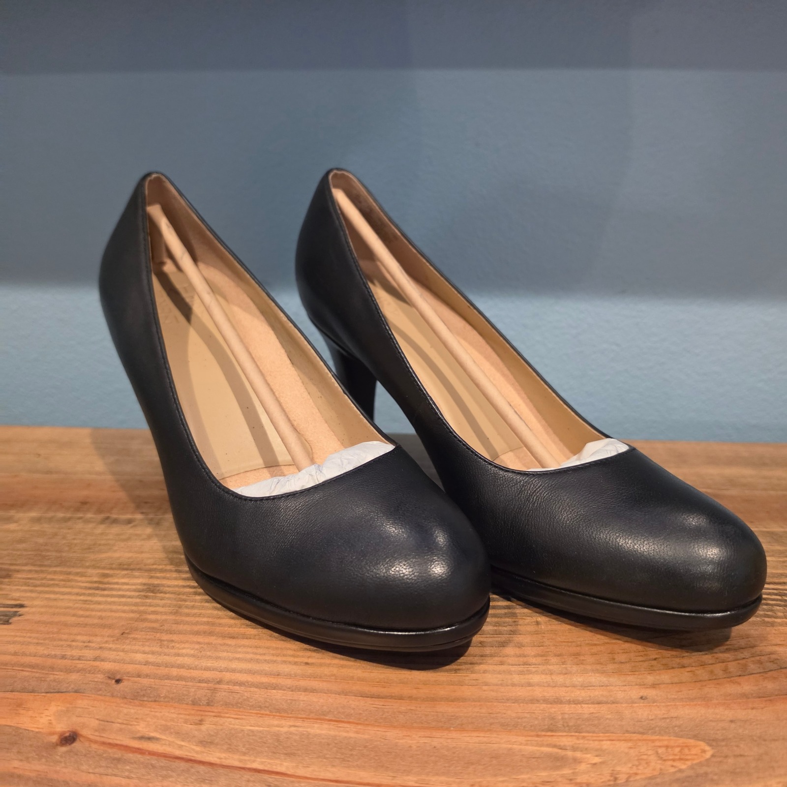 Natruralizer Women's Michelle Pump Black Leather Round Toe Cushioned Heel 10 M